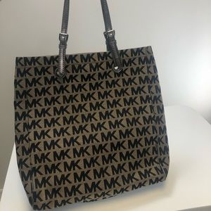 Micheal Kors purse